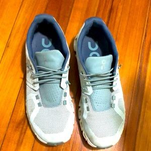 Women’s On Cloud 5 shoes
